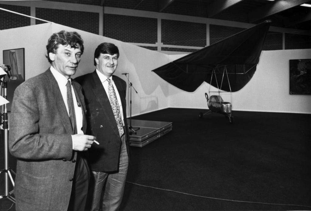 Jan Hoet (l.) & Mark Deweer (r.) visiting the exhibition Xth Anniversary Show, 1989.